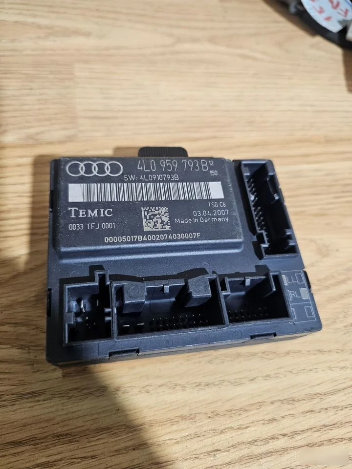 4l0959793b блок комфорта передней двери Audi Q7 4L (2005—2009)
