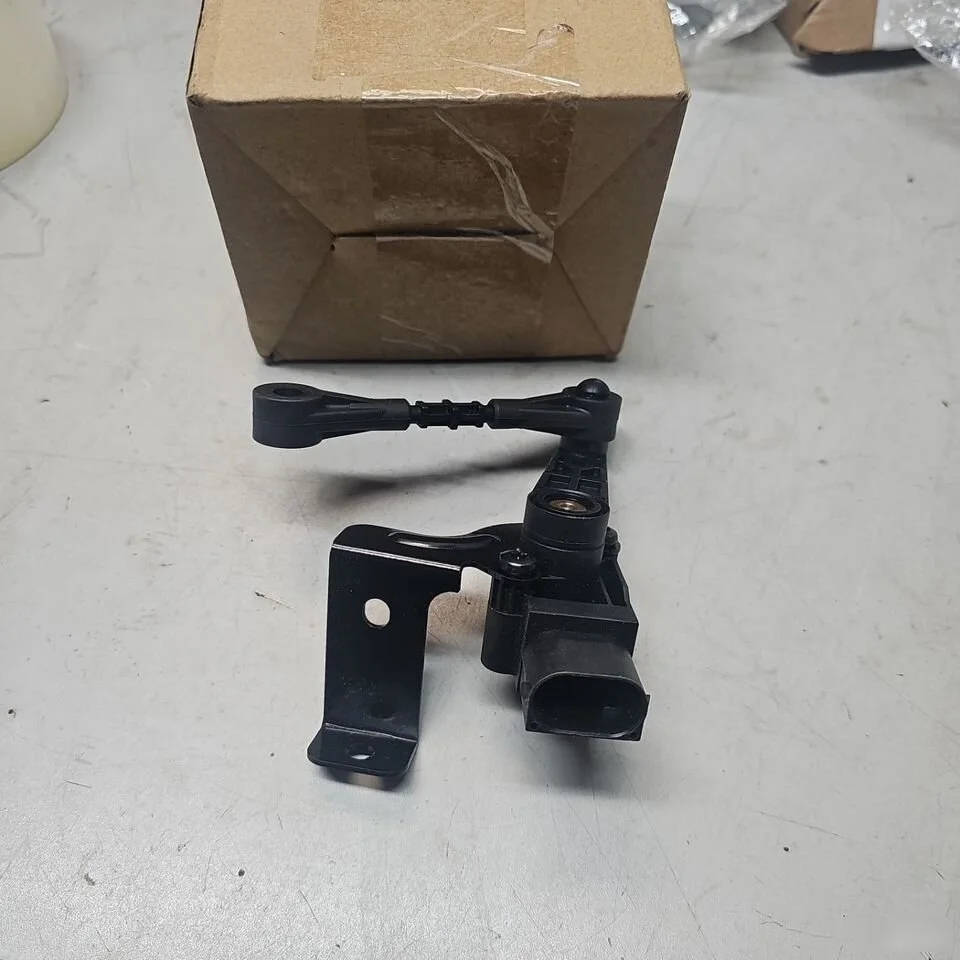 Датчик положения кузова Land Rover Discovery Sport I (2014—2019)