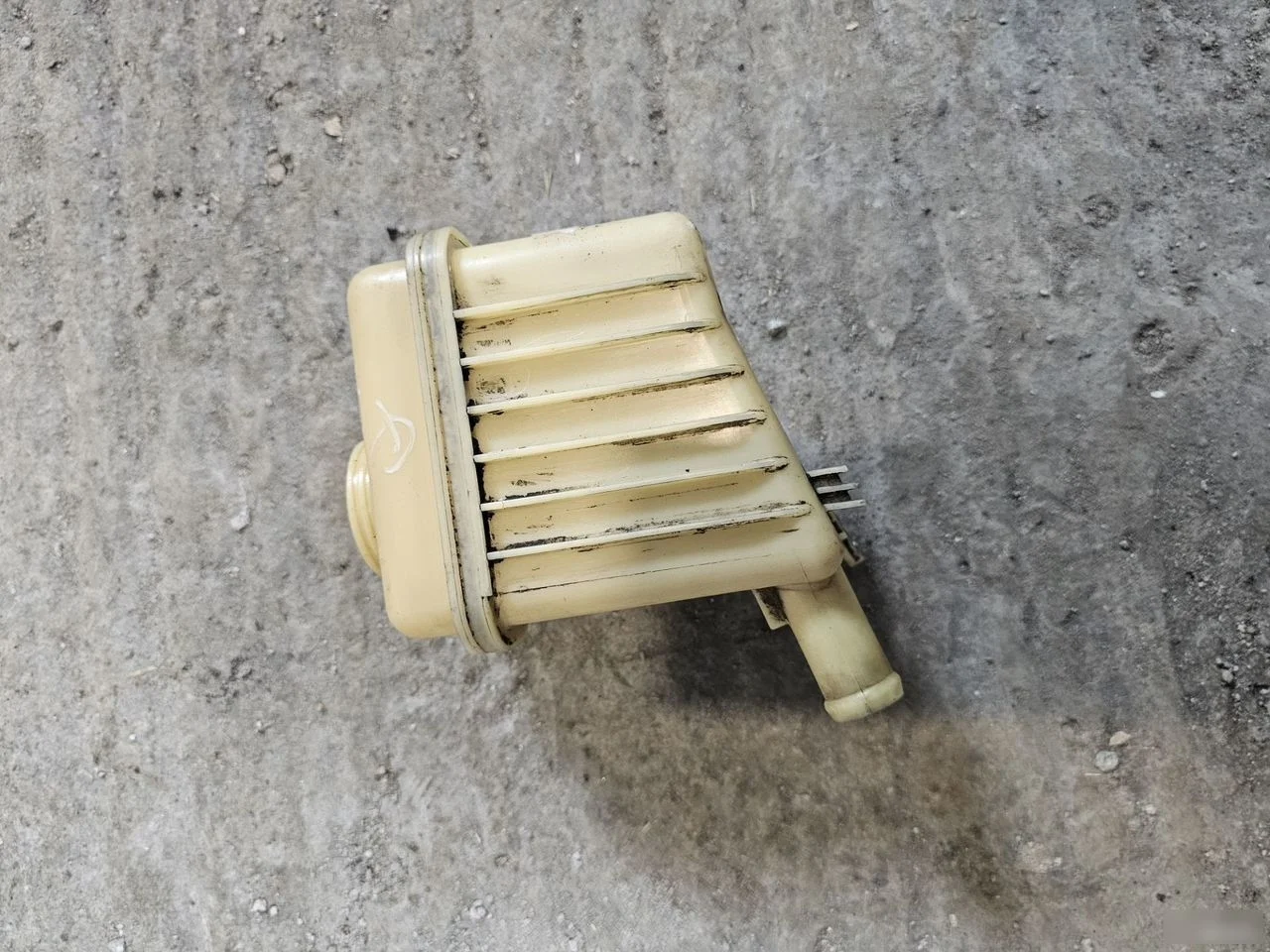 Бачок гидроусилителя (гур) Volkswagen Touareg II (2010—2014)