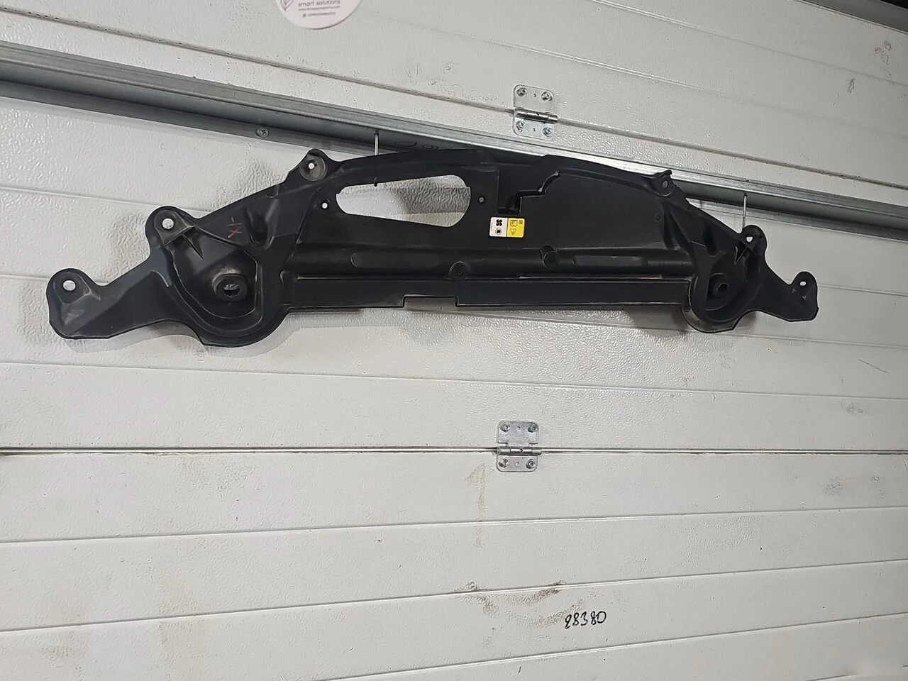 Кожух замка капота Jaguar XF I (2007—2011)