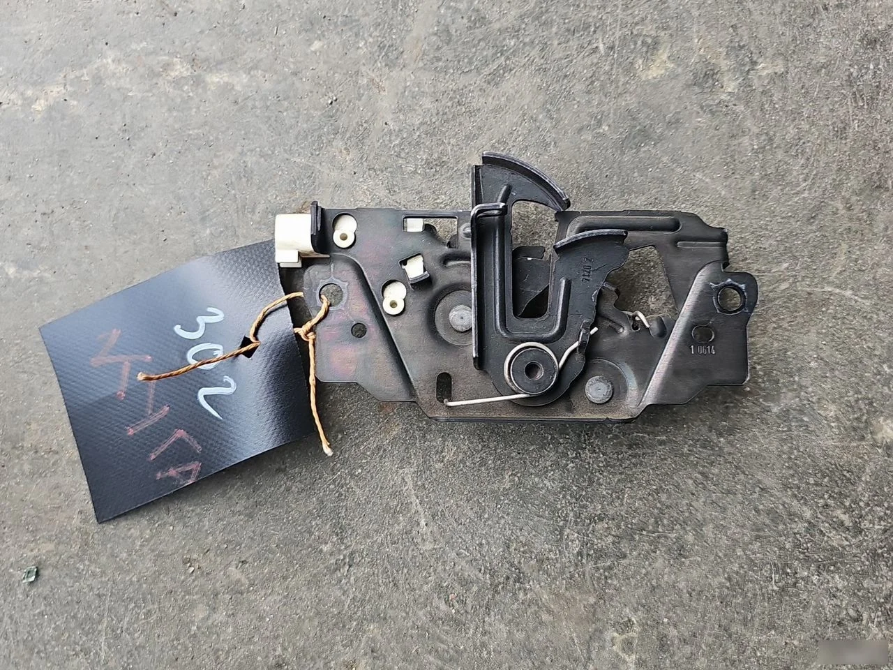 Замок капота Ford Focus III (2011—2015)