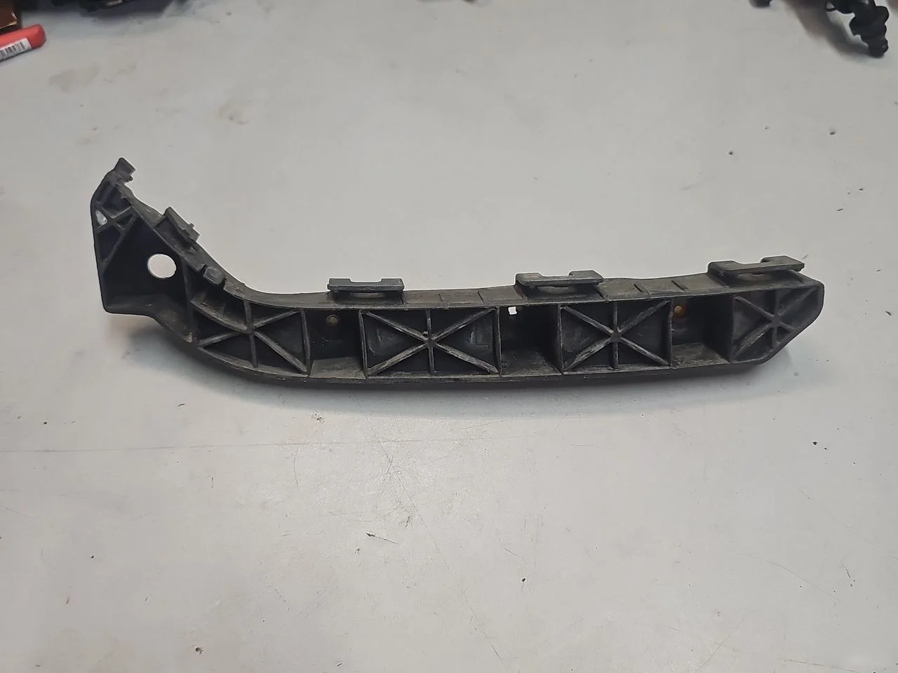 Кронштейн бампера передний левый Hyundai i40 I (2011—2015)
