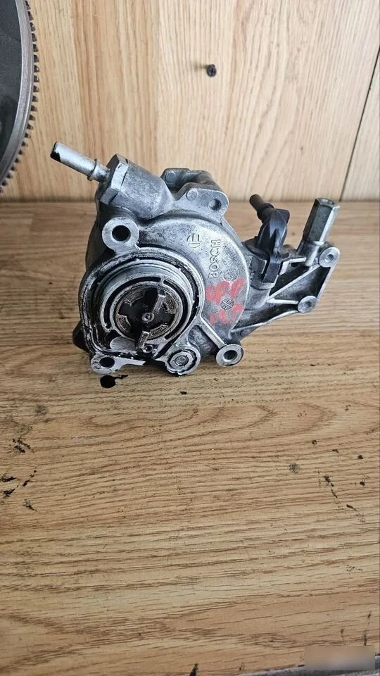 Насос вакуумный Land Rover Freelander II (2006—2010)