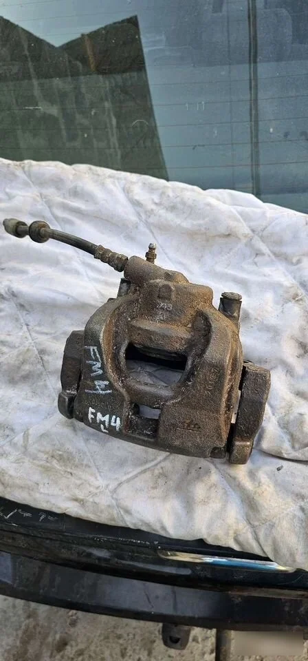 Тормозной суппорт передний правый Ford Galaxy II (2006—2010)