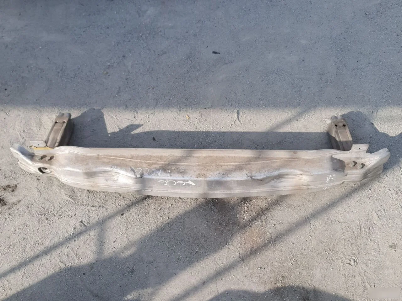 Усилитель переднего бампера Audi A6 C6 (2004—2008)