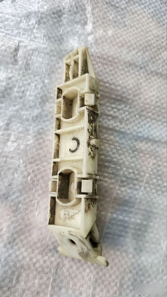 Кронштейн переднего бампера Suzuki Grand Vitara II рестайлинг (2008—2012)