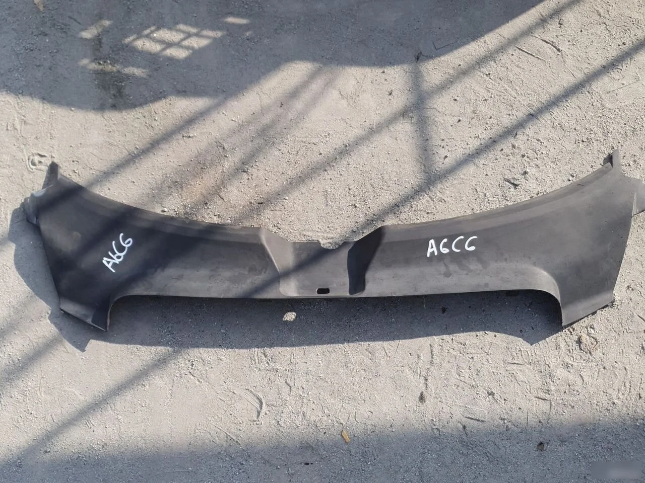 Накладка замка капота Audi A6 C6 рестайлинг (2008—2011)