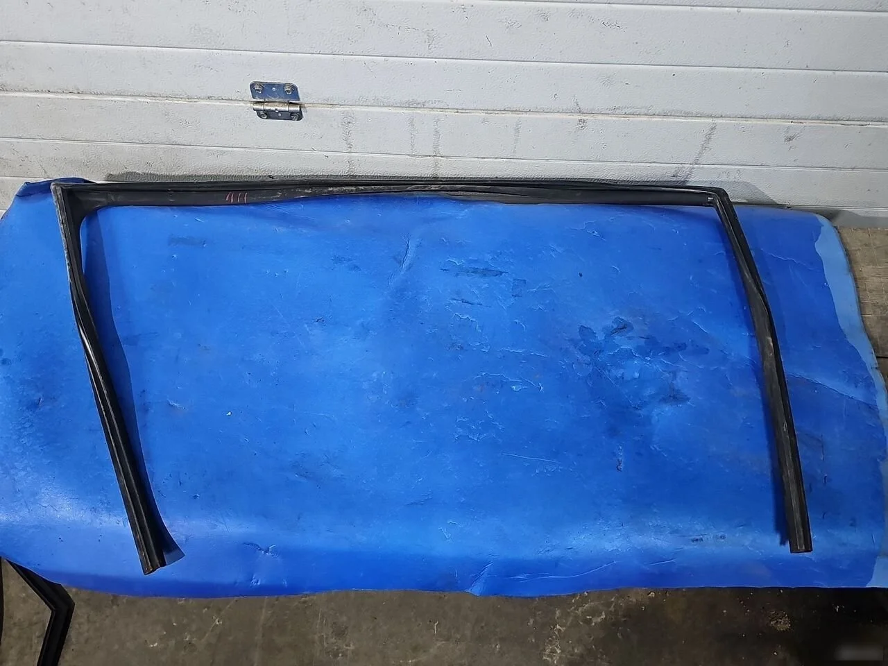 Уплотнитель стекла переднего левого Kia Ceed JD (2012—2015)