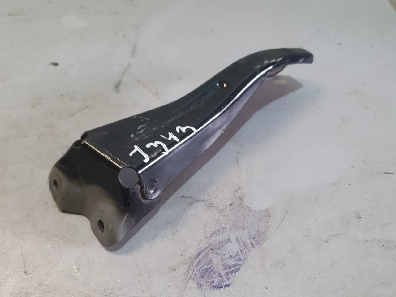 Кронштейн крыла левый Mazda CX-7 I (2006—2009)