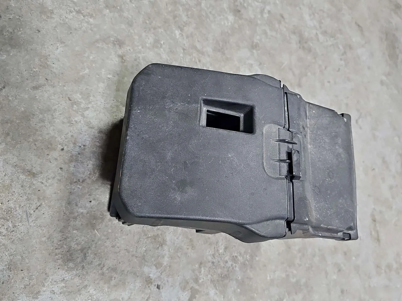 Крепление,корпус аккумулятора акб Ford Kuga II (2012—2016)