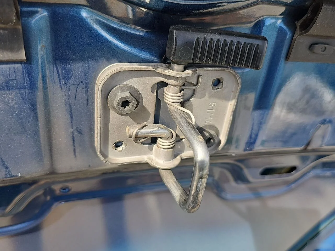 Крючок капота Volkswagen Volkswagen Jetta VI (2010—2015)