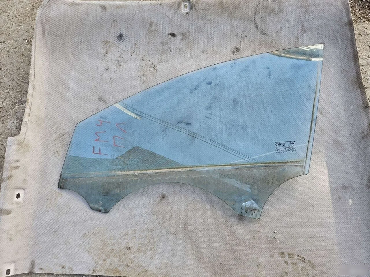 Стекло двери переднее левое Ford Mondeo IV (2006—2010)