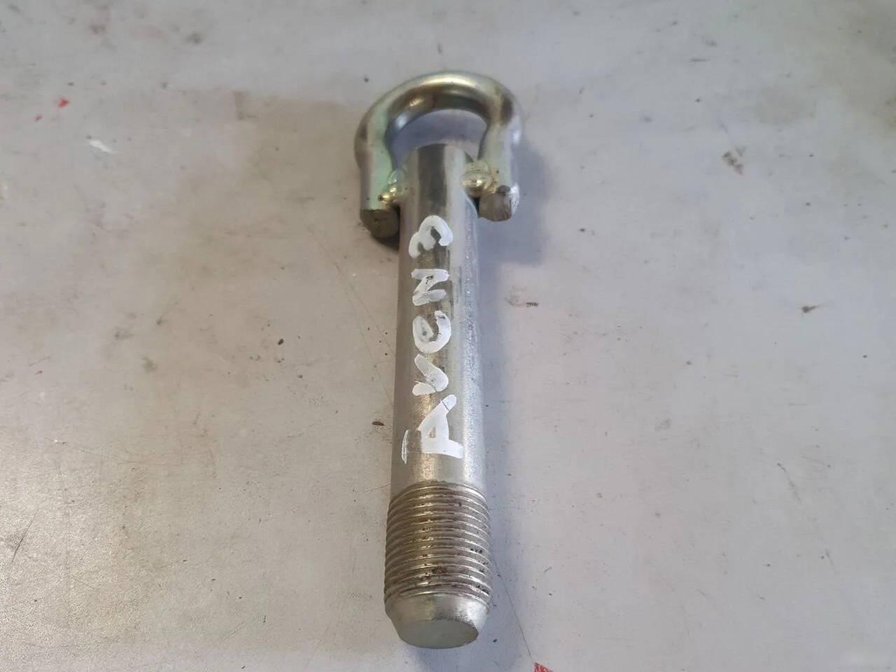 Буксировочный крюк Toyota Avensis T270 (2008—2011)