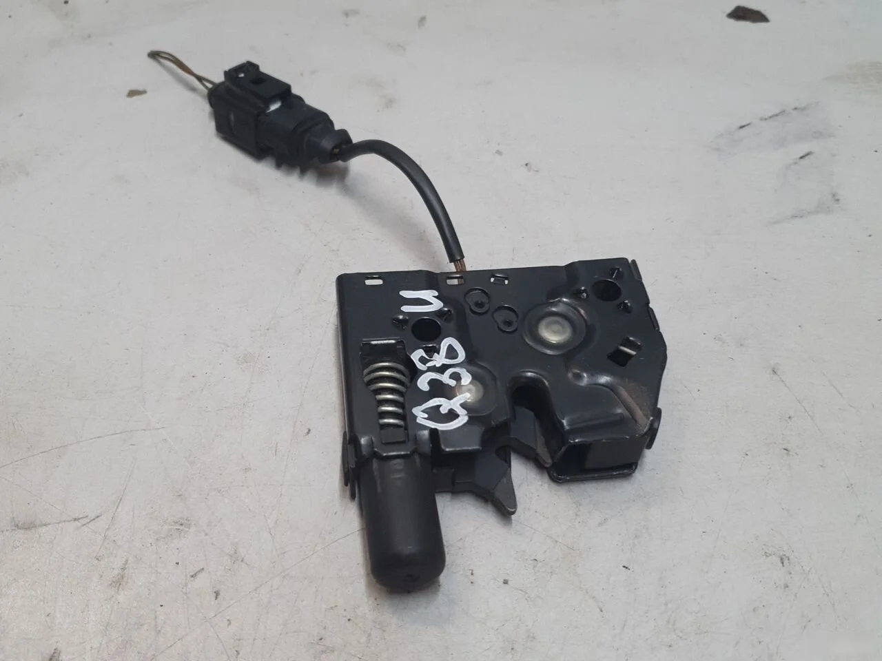 Замок капота Audi Q3 I (2011—2014)