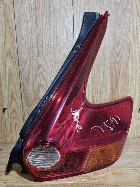 Фонарь задний правый Nissan Juke I (2010—2014)