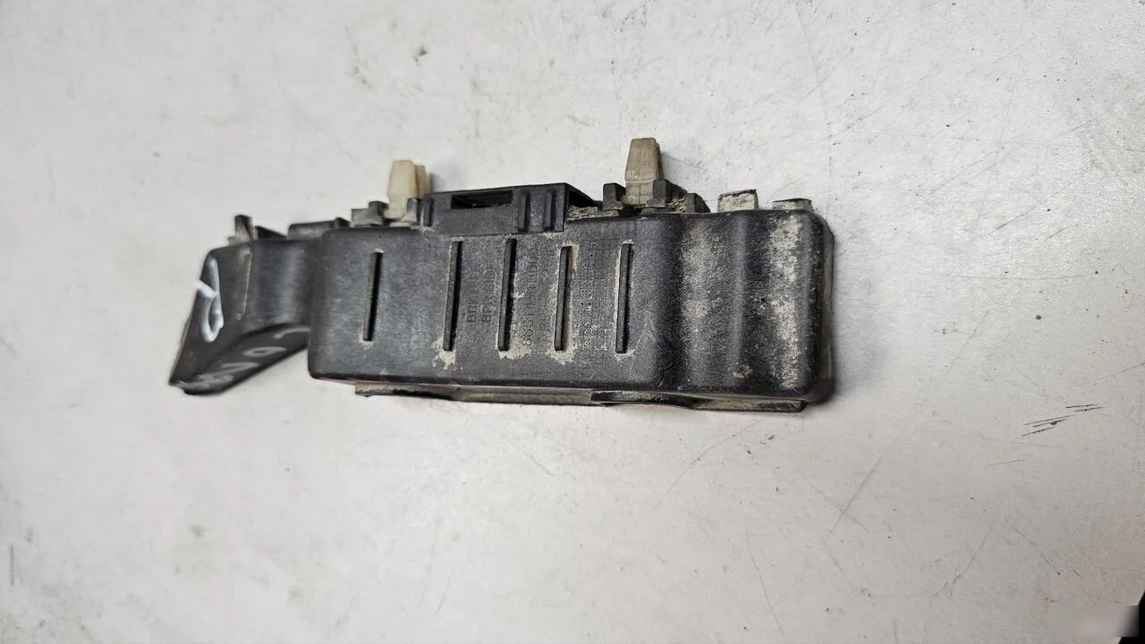 Крепление бампера переднее правое Hyundai Solaris I (2010—2014)