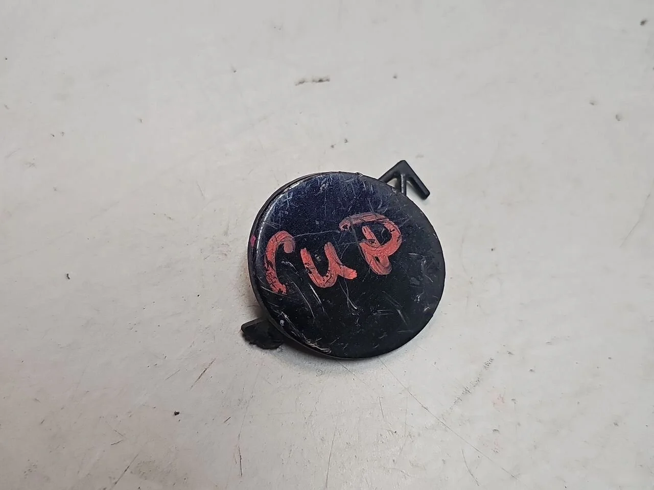 Заглушка переднего бампера под крюк Kia Ceed JD (2012—2015)