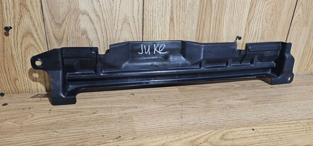 Дефлектор радиатора Nissan Juke I (2010—2014)