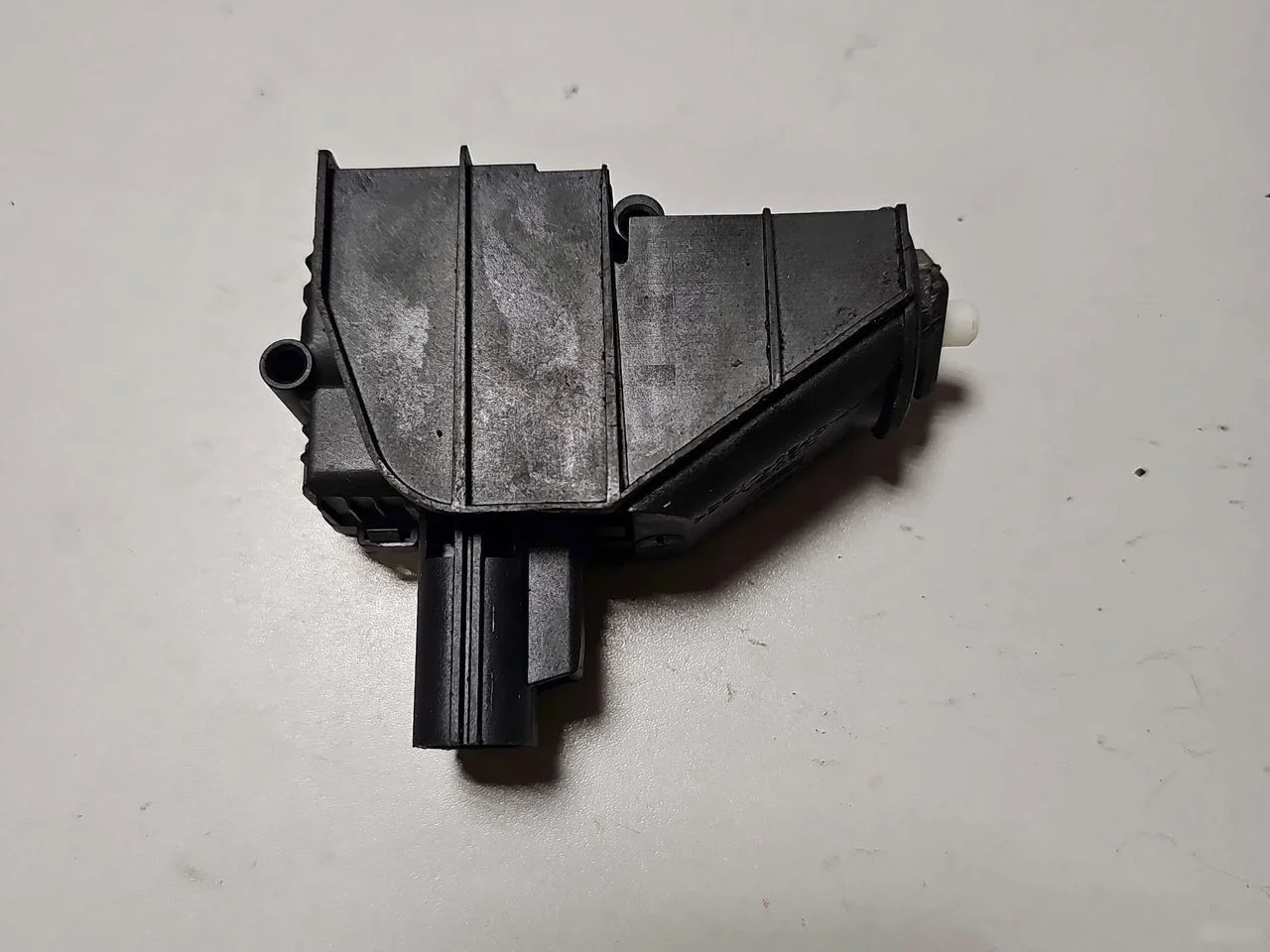 Активатор замка крышки бензобака Ford Mondeo V (2014—2019)