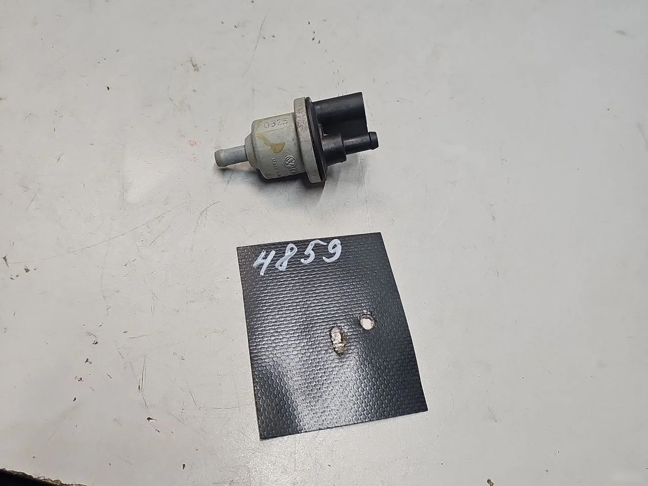 Клапан вентиляции топливного бака Skoda Octavia II (2004—2009)