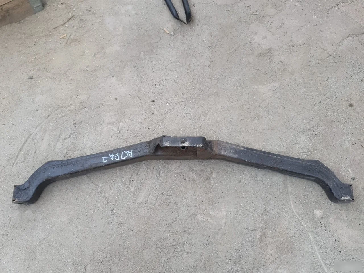 Кронштейн задней балки Opel Astra J (2009—2012)