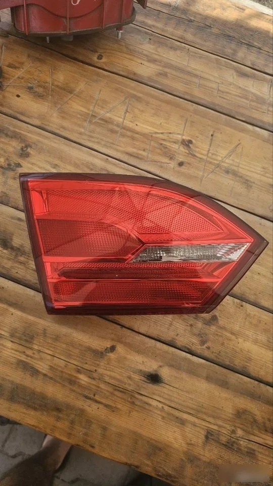 Фонарь левый внутренний Volkswagen Volkswagen Jetta VI (2010—2015)