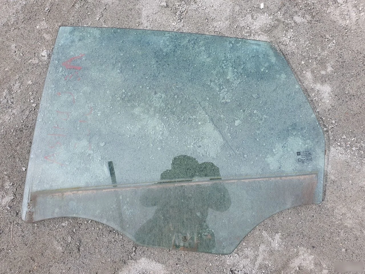 Стекло задней левой двери Opel Astra J (2009—2012)