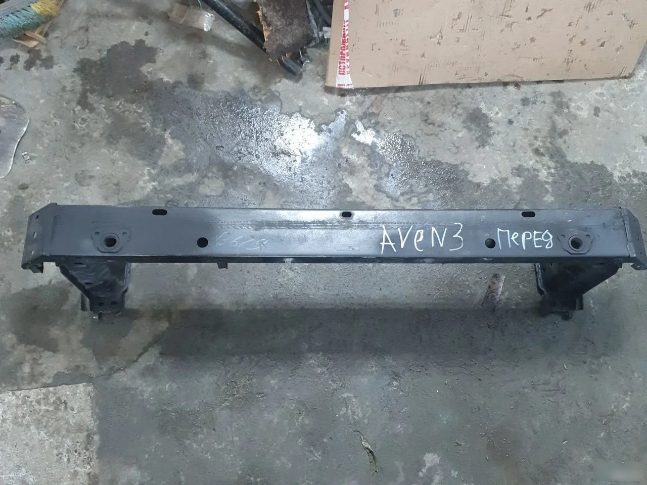 Усилитель переднего бампера Toyota Avensis T270 (2008—2011)