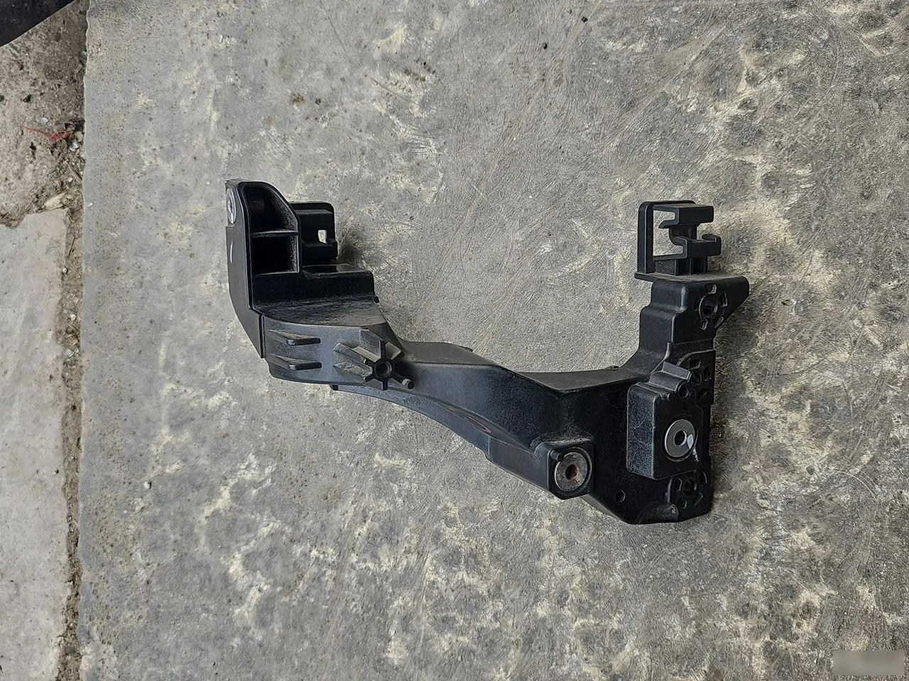 Кронштейн фары правой Kia Ceed JD (2012—2015)