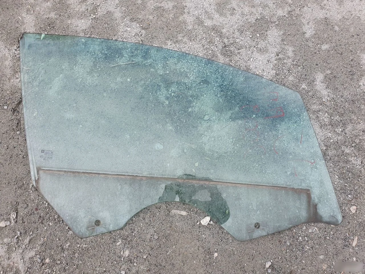 Стекло передней правой двери Opel Astra J (2009—2012)