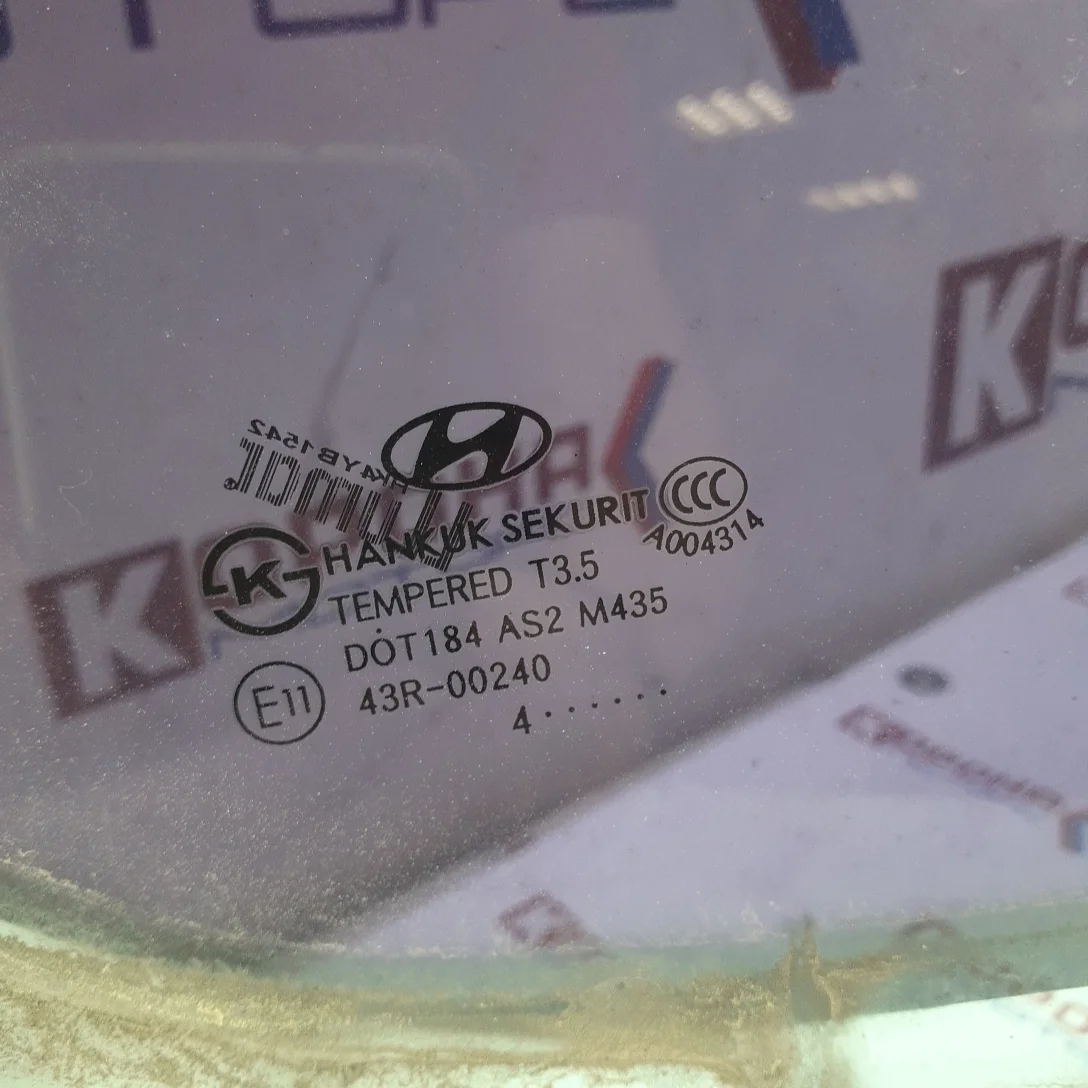 Стекло двери передней правой Б/У оригинал 1