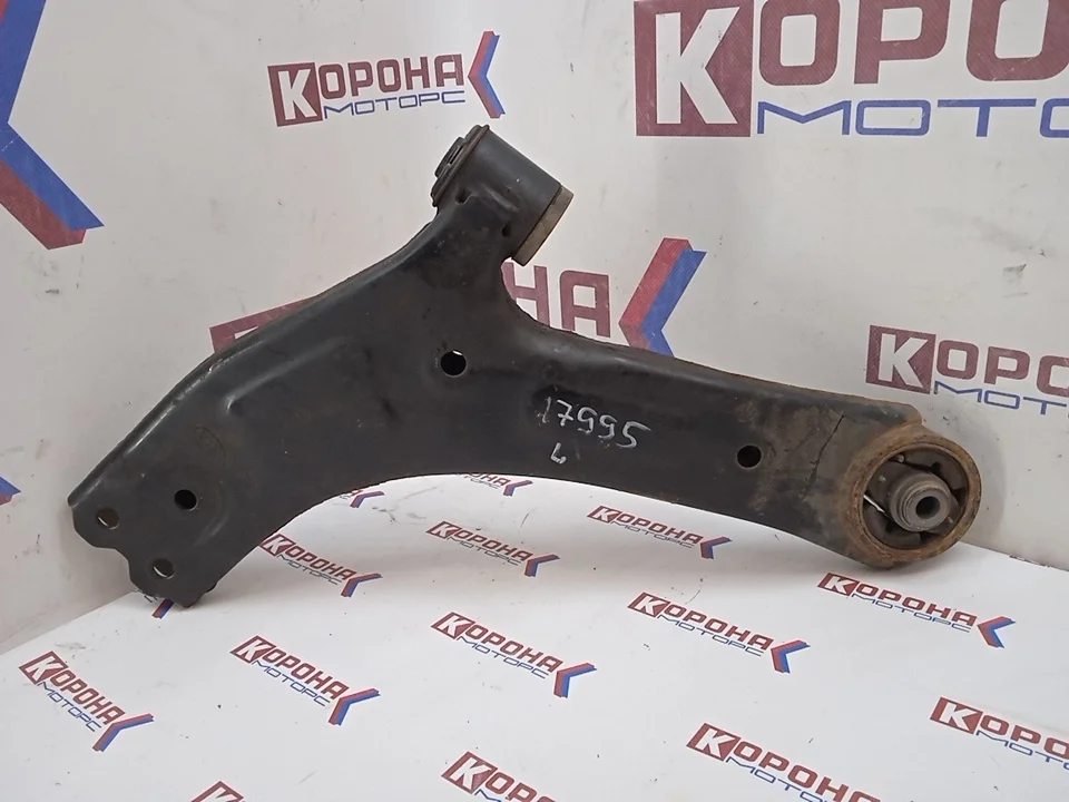 Рычаг передний левый Б/У Оригинал 3