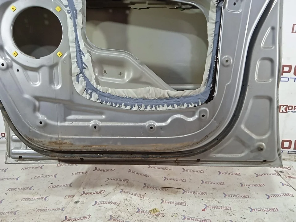 Дверь передняя правая (без молдинга) 760044H020 Б/У оригинал вмятинки царапинки цвет P2S