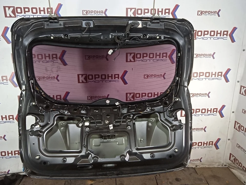 Дверь багажника Б/У Мелкие потёртости
