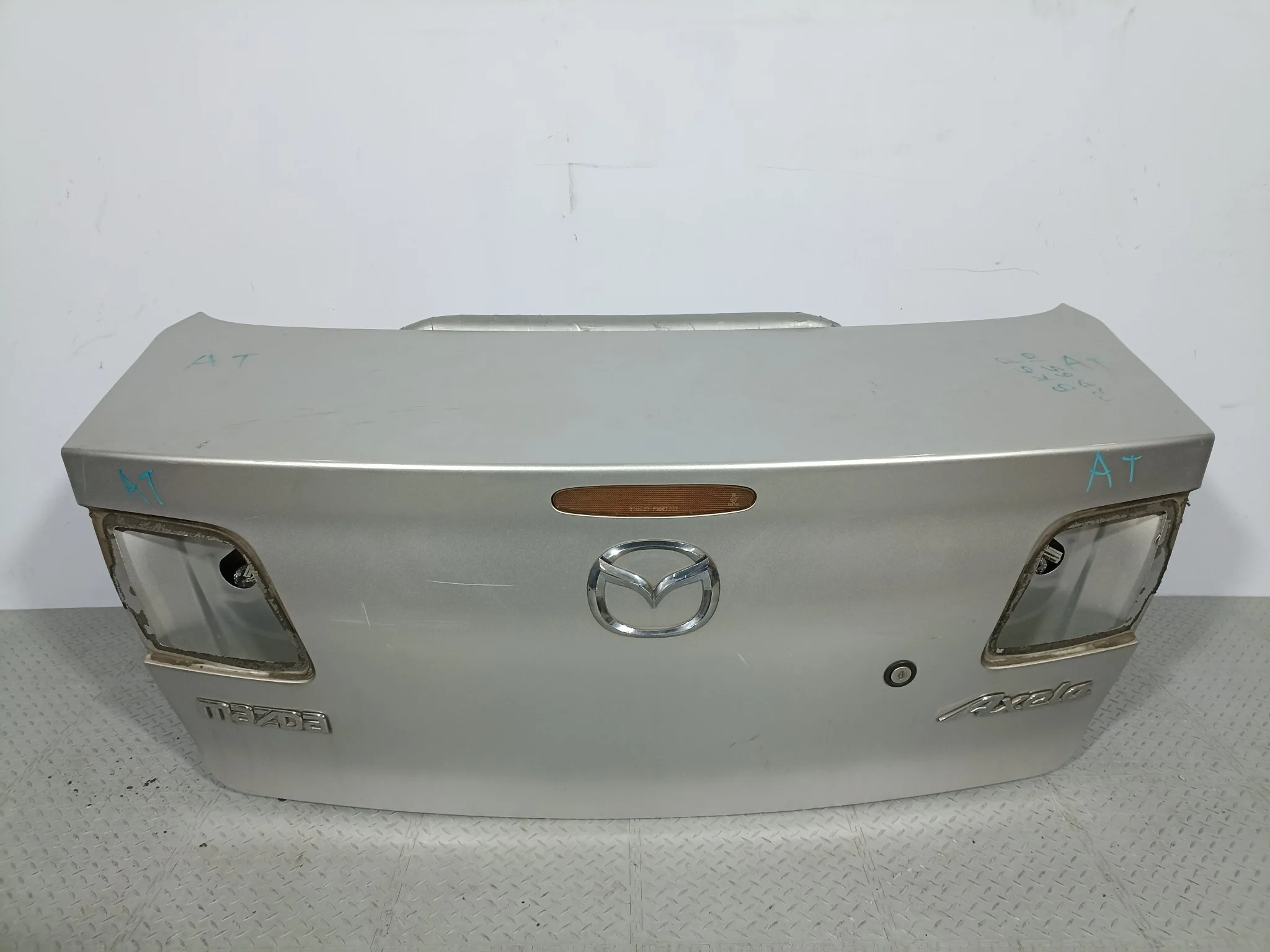 КРЫШКА БАГАЖНИКА MAZDA BNYV5261XA серебро, 22V QA6510