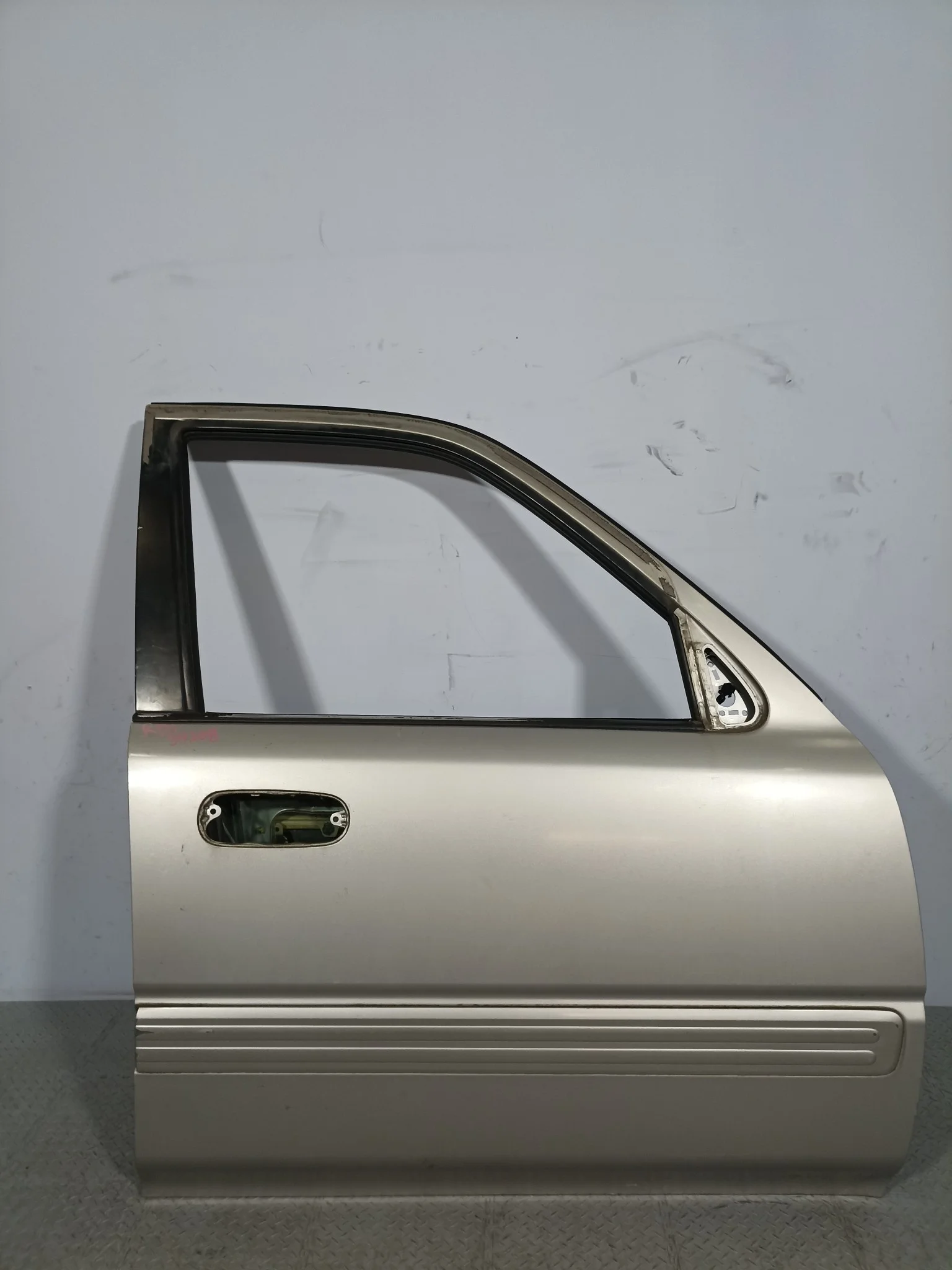 ДВЕРЬ HONDA 67010S10000ZZ ПЕРЕД ПРАВО серебро, NH595M S4208