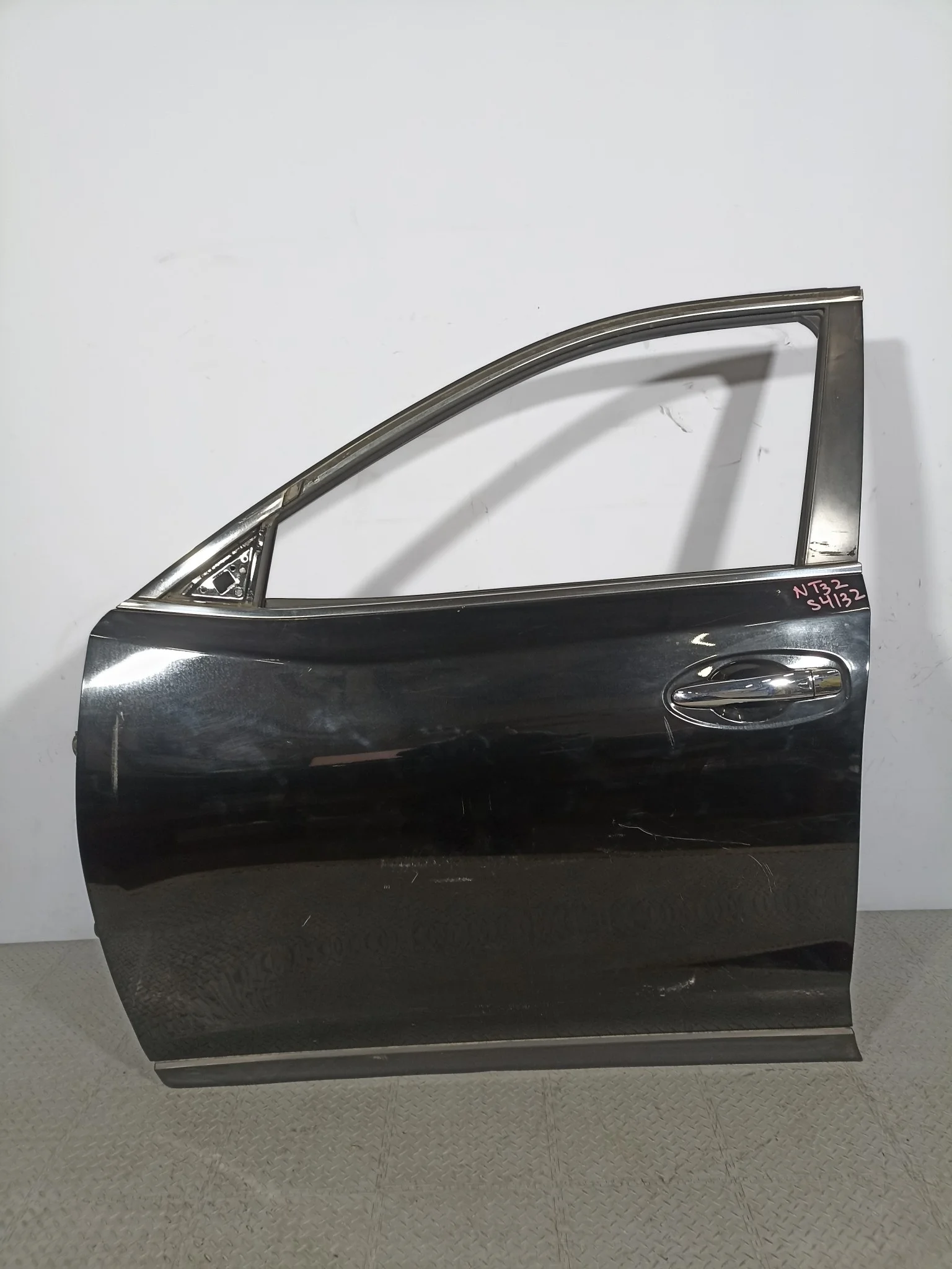 ДВЕРЬ NISSAN H010A4CBMA ПЕРЕД ЛЕВО черный, G41 S4132