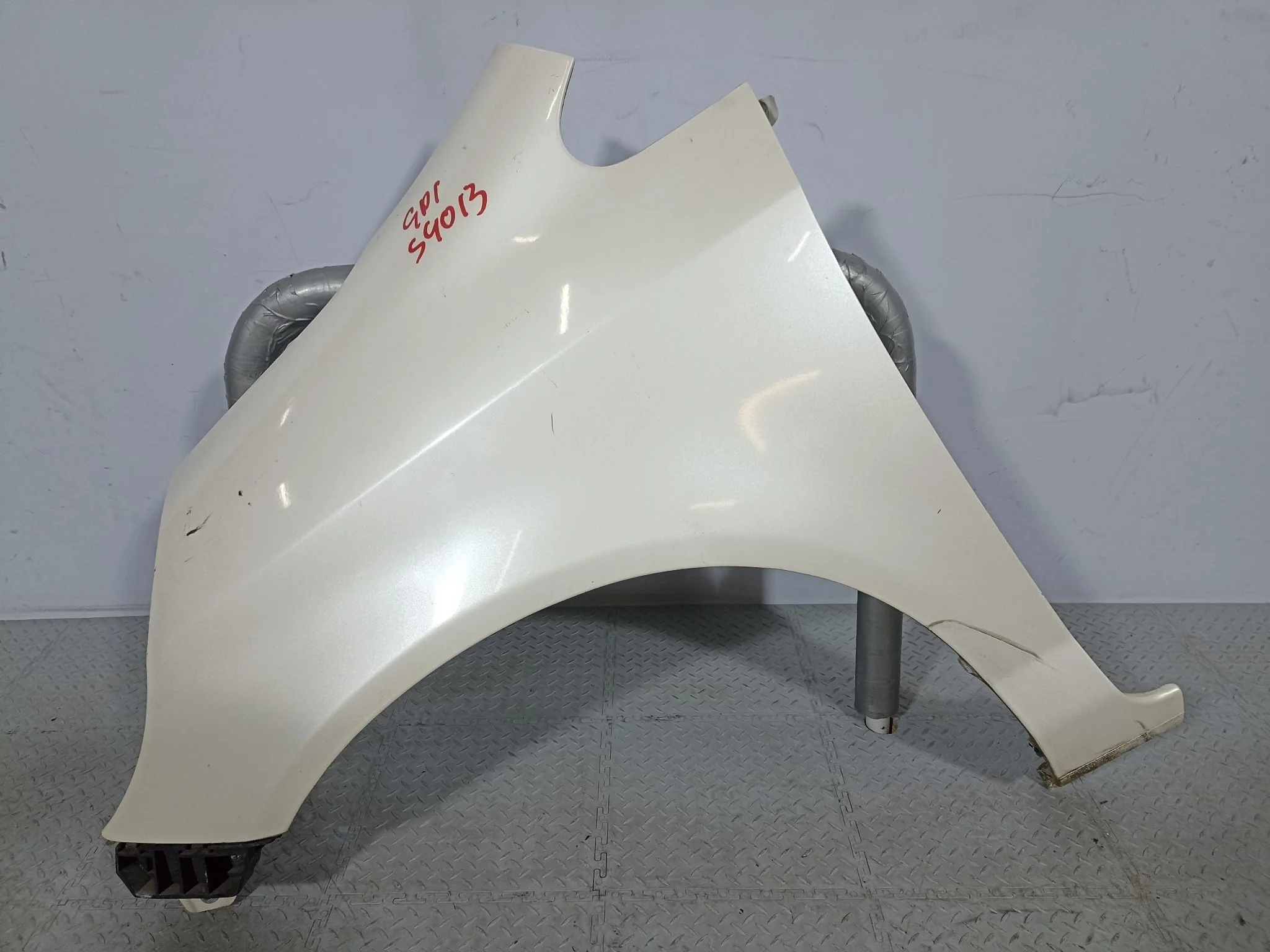 КРЫЛО HONDA 60261SAA000ZZ ПЕРЕД ЛЕВО белый, NH624P S4013