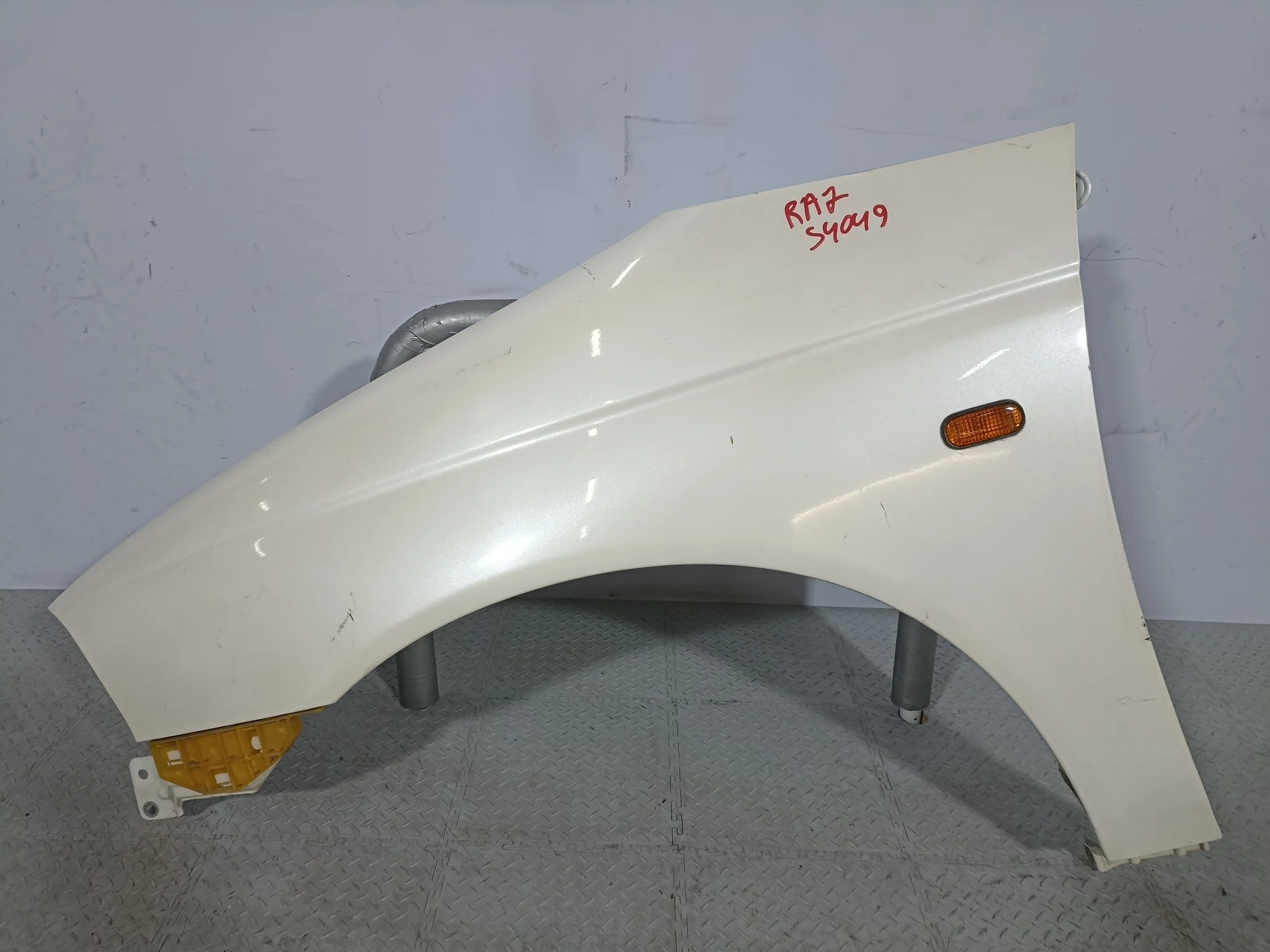 КРЫЛО HONDA 60261S3N000ZZ ПЕРЕД ЛЕВО белый, NH624P S4049