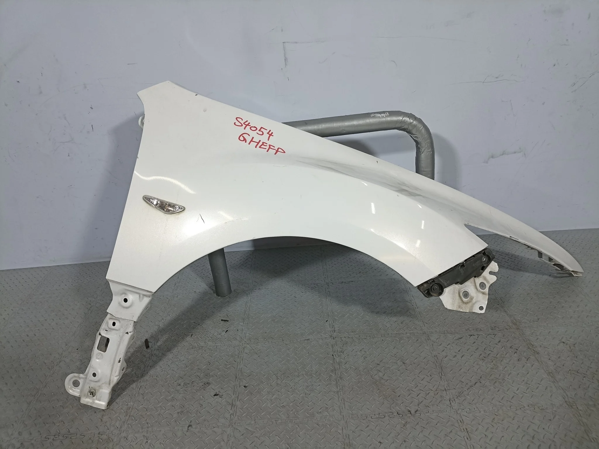 КРЫЛО MAZDA GS1D52110C ПЕРЕД ПРАВО белый, 34K S4054