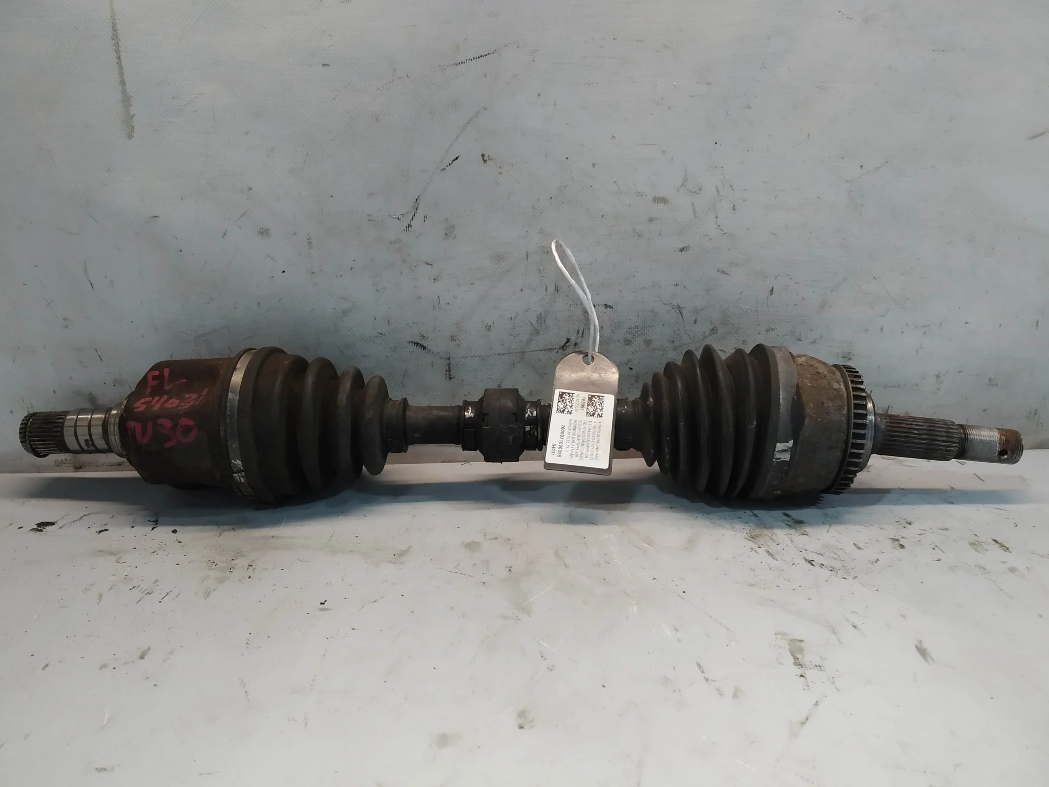 ПРИВОД NISSAN ПЕРЕДНИЙ ЛЕВЫЙ 391015V010  S4031