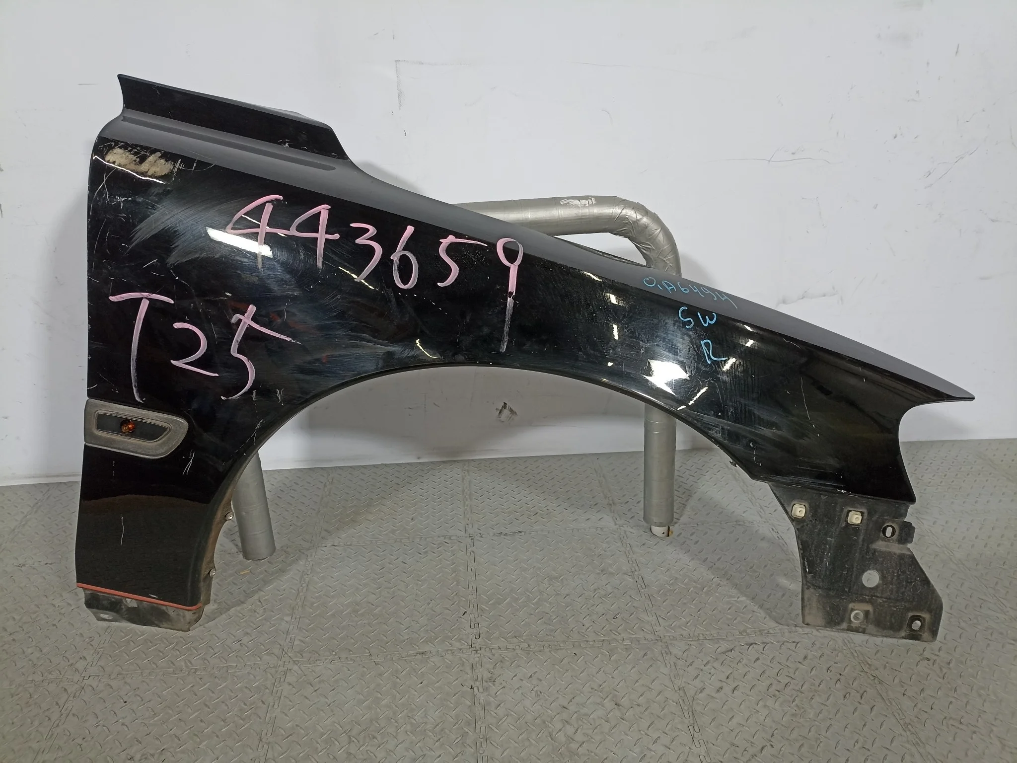 КРЫЛО VOLVO 30796493 ПЕРЕД ПРАВО черный QA6494