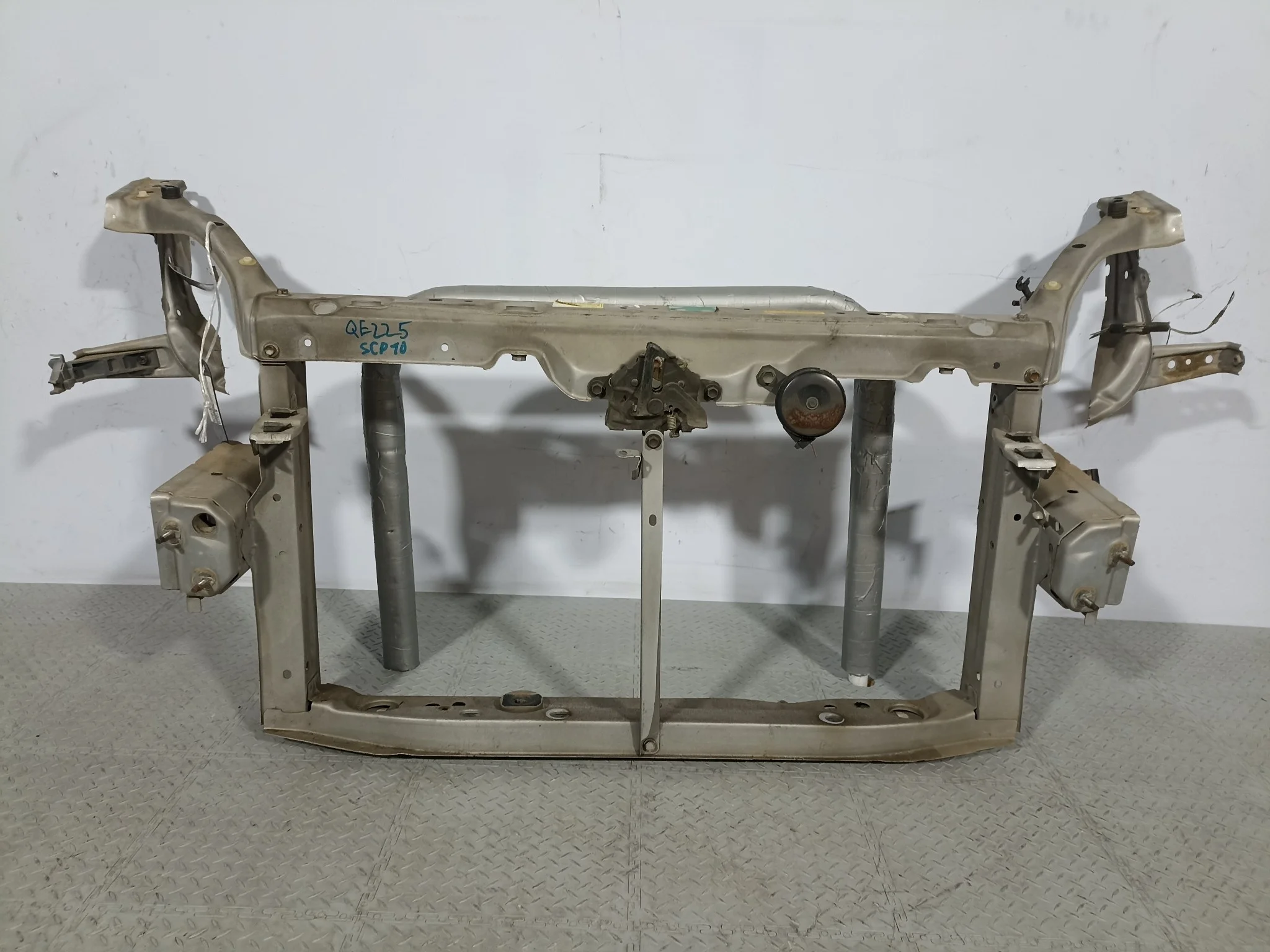 ТЕЛЕВИЗОР TOYOTA 5321052010 серебро, 199 QE225Z