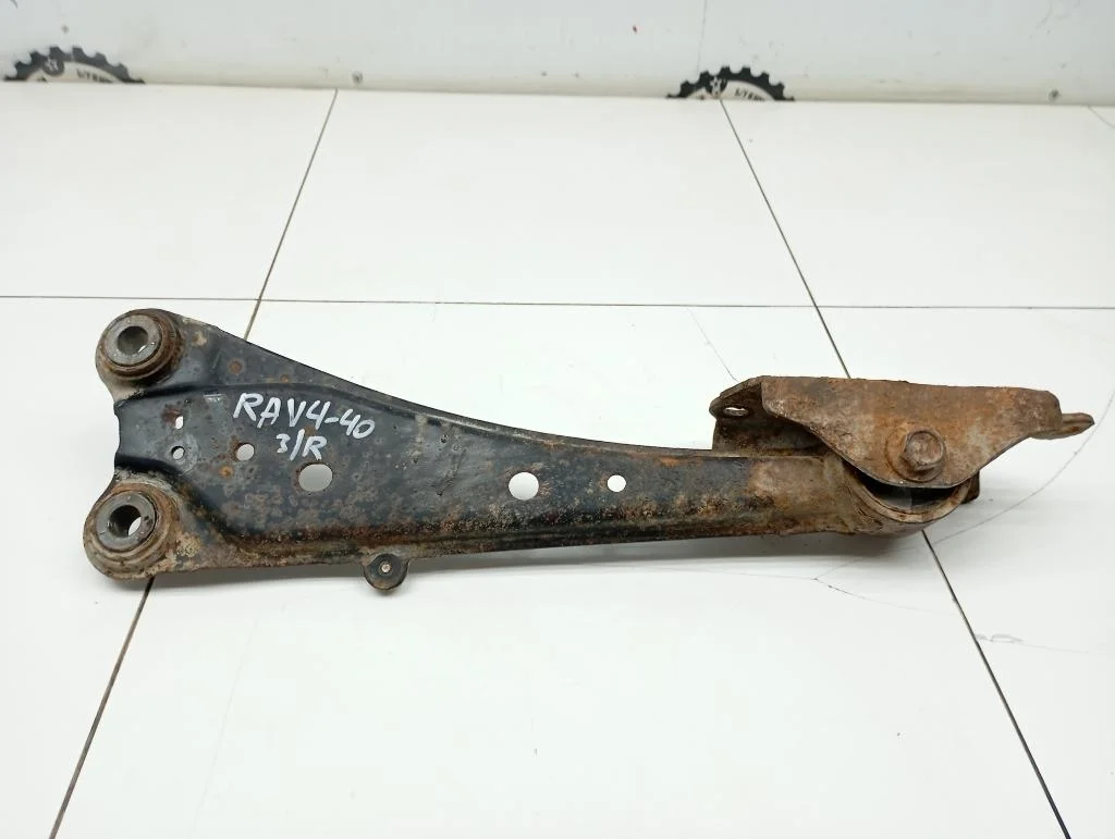 Рычаг задний продольный правый Toyota RAV4 2015 A40