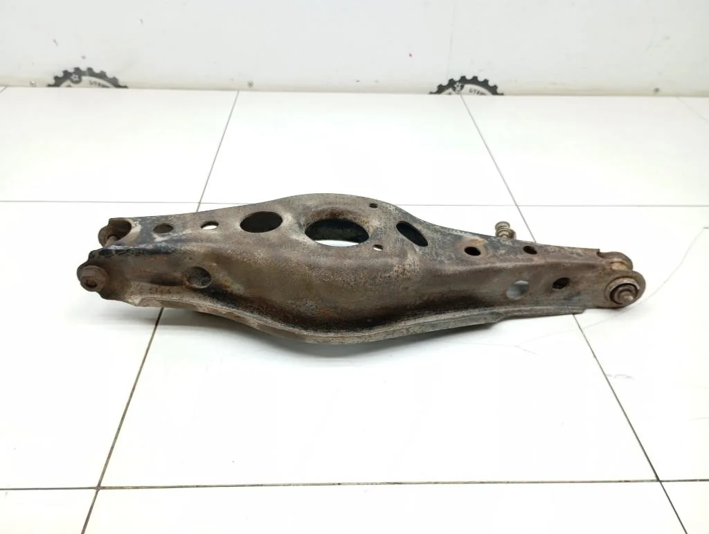 Рычаг задний поперечный левый Toyota RAV4 2015 A40