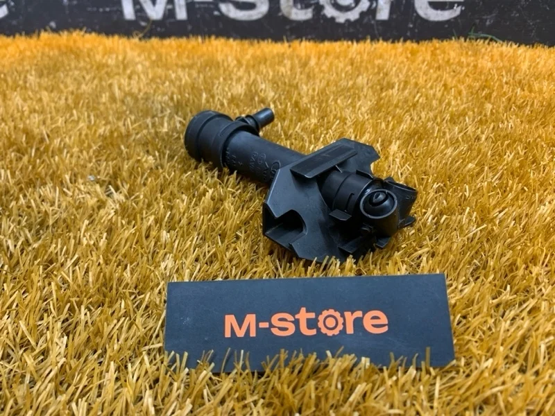 Форсунка омывателя фары Audi Q3 2012 8U0955101B 8U CPS, передняя левая