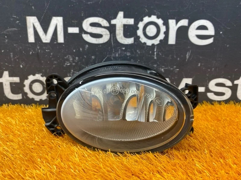 Фара противотуманная Mercedes-Benz E-class 2008 A1698201656 W211 272.922, правая