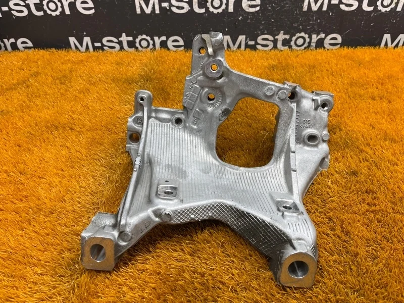 Кронштейн балки Audi A4 2015 8W0399295E B9/8W CYR, передний левый