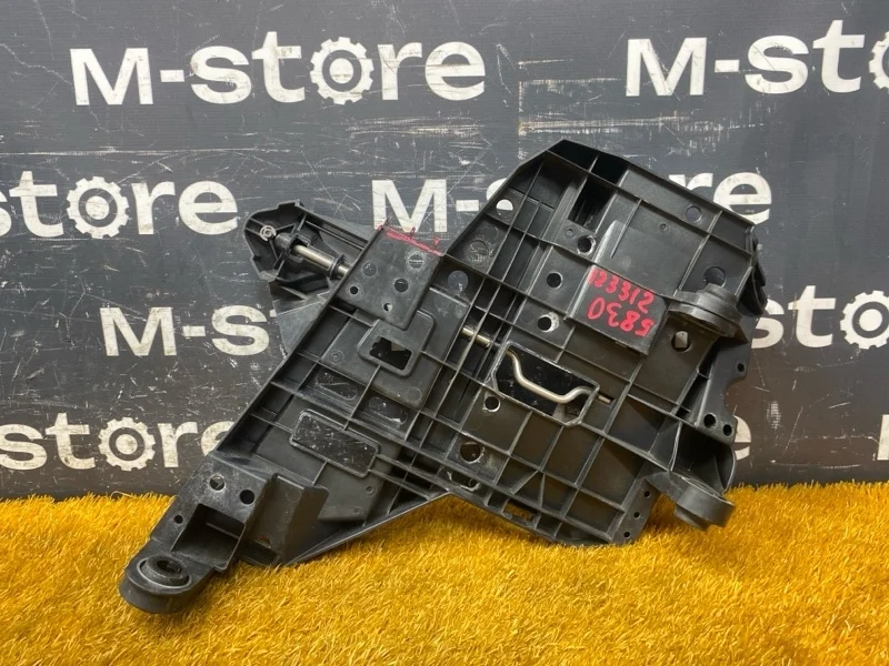 Кронштейн фары Porsche Cayenne 2008 95563104400 957 M4851, правый