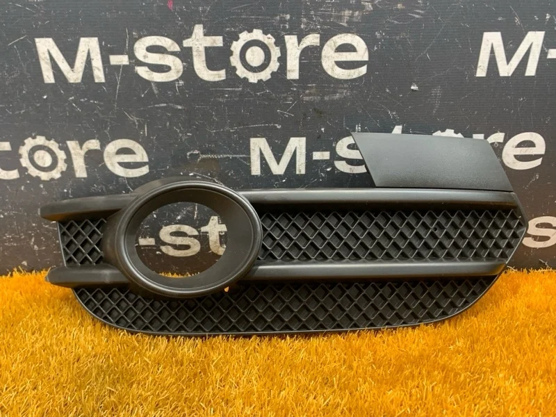 Оправа туманки Audi Q3 2012 8U0807682A 8U CPS, передняя правая